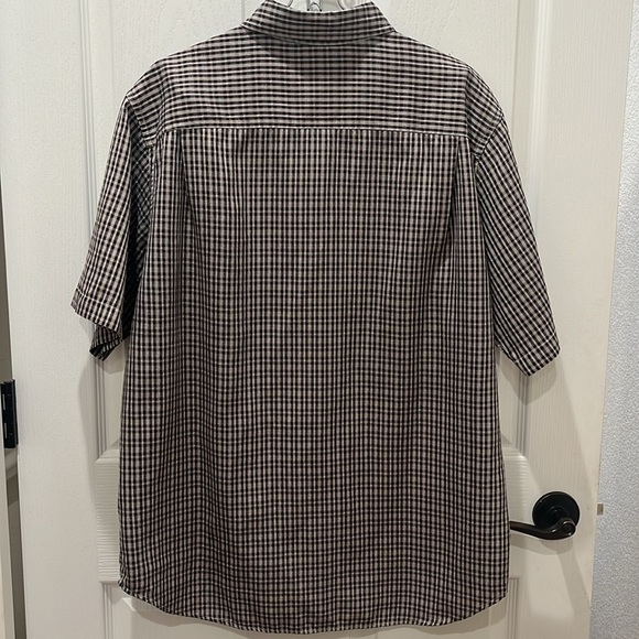 NWOT Guess Mens Button down shirt
Excellent condition 
Size Lg 
#399 - Picture 2 of 5